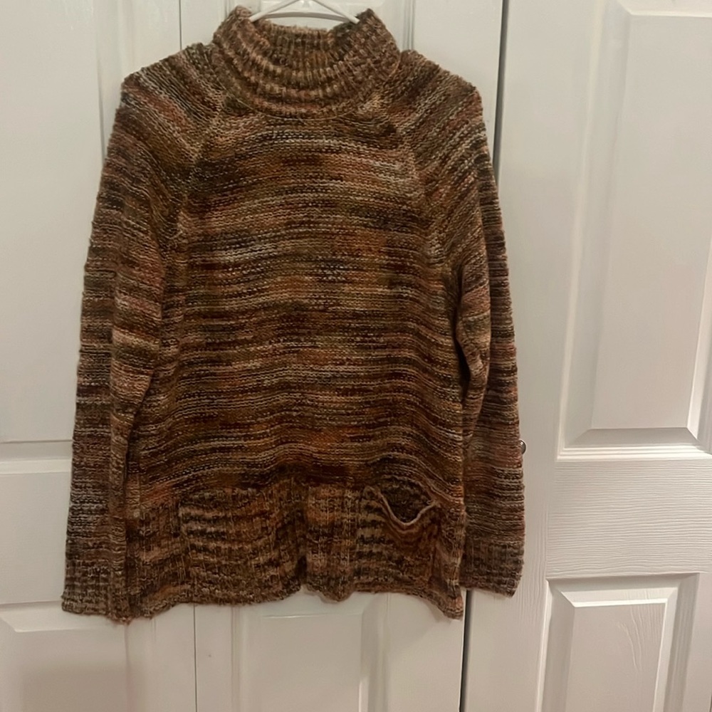 Multicolored sweater with two small pockets on bottom front.